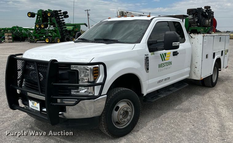 image for item KM9861 2018  Ford F350 Super Duty  SuperCab utility bed pickup truck