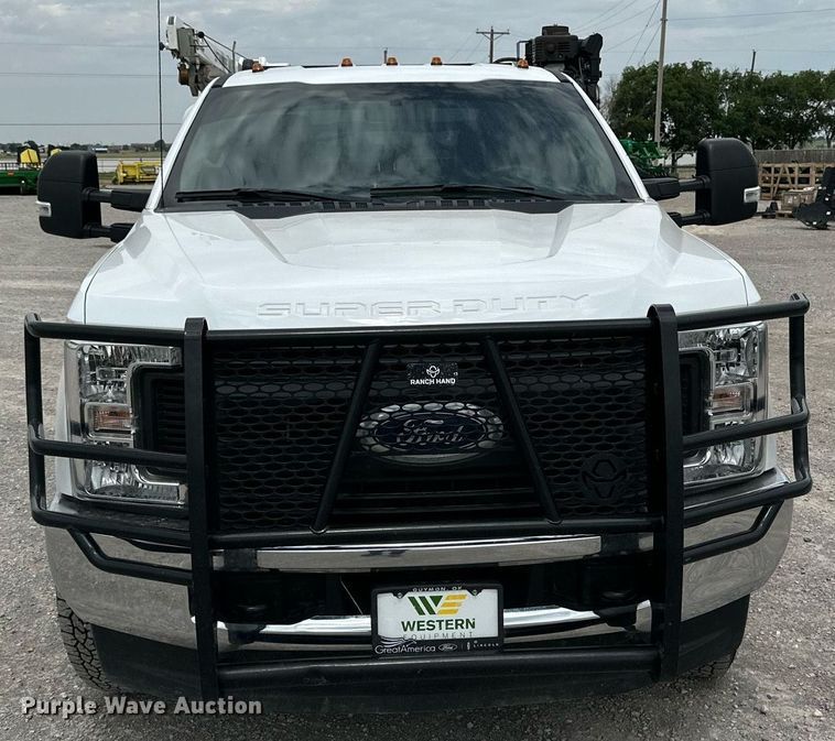 image for item KM9861 2018  Ford F350 Super Duty  SuperCab utility bed pickup truck