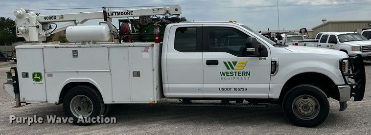 image for item KM9861 2018  Ford F350 Super Duty  SuperCab utility bed pickup truck