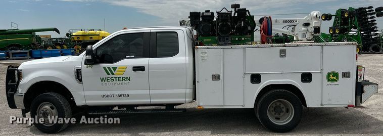 image for item KM9861 2018  Ford F350 Super Duty  SuperCab utility bed pickup truck