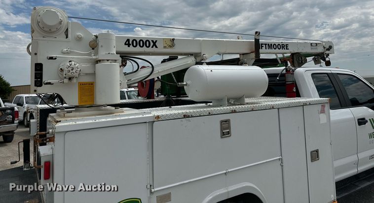 image for item KM9861 2018  Ford F350 Super Duty  SuperCab utility bed pickup truck