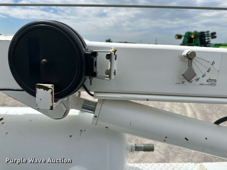 image for item KM9861 2018  Ford F350 Super Duty  SuperCab utility bed pickup truck