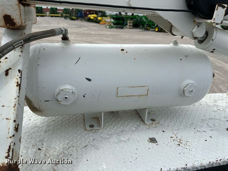 image for item KM9861 2018  Ford F350 Super Duty  SuperCab utility bed pickup truck