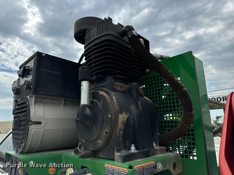 image for item KM9861 2018  Ford F350 Super Duty  SuperCab utility bed pickup truck