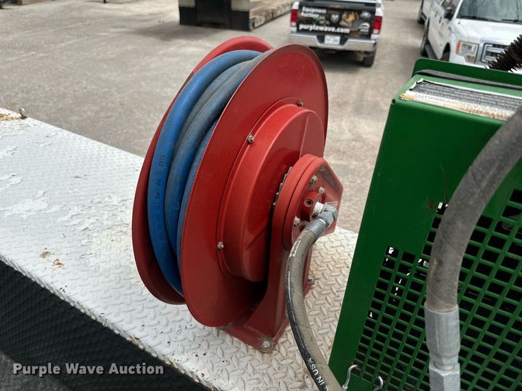 image for item KM9861 2018  Ford F350 Super Duty  SuperCab utility bed pickup truck