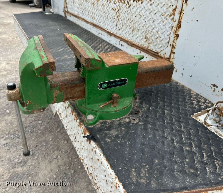 image for item KM9861 2018  Ford F350 Super Duty  SuperCab utility bed pickup truck