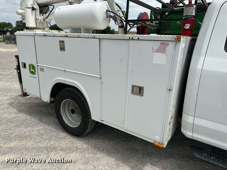 image for item KM9861 2018  Ford F350 Super Duty  SuperCab utility bed pickup truck