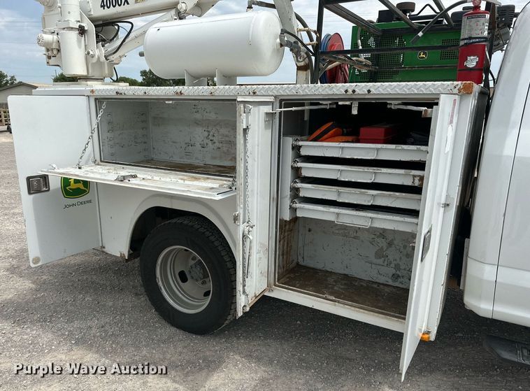 image for item KM9861 2018  Ford F350 Super Duty  SuperCab utility bed pickup truck