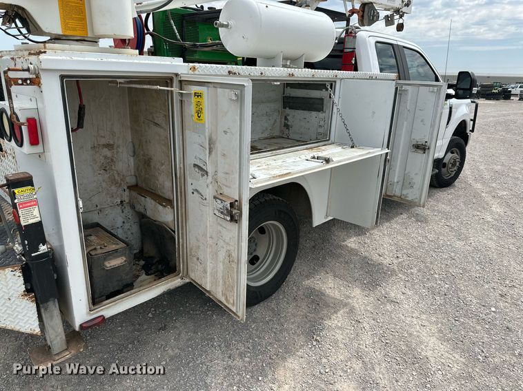 image for item KM9861 2018  Ford F350 Super Duty  SuperCab utility bed pickup truck