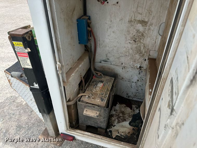 image for item KM9861 2018  Ford F350 Super Duty  SuperCab utility bed pickup truck