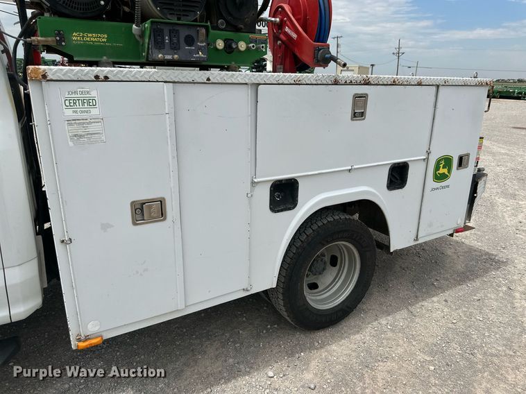 image for item KM9861 2018  Ford F350 Super Duty  SuperCab utility bed pickup truck