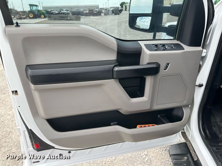 image for item KM9861 2018  Ford F350 Super Duty  SuperCab utility bed pickup truck