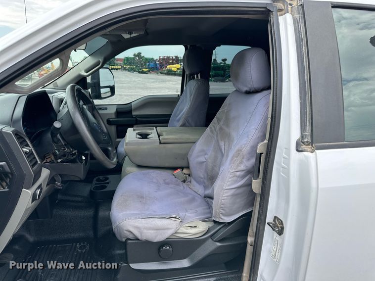 image for item KM9861 2018  Ford F350 Super Duty  SuperCab utility bed pickup truck