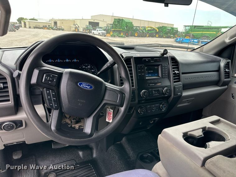 image for item KM9861 2018  Ford F350 Super Duty  SuperCab utility bed pickup truck