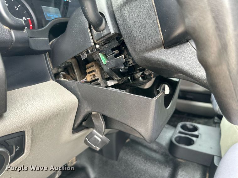 image for item KM9861 2018  Ford F350 Super Duty  SuperCab utility bed pickup truck