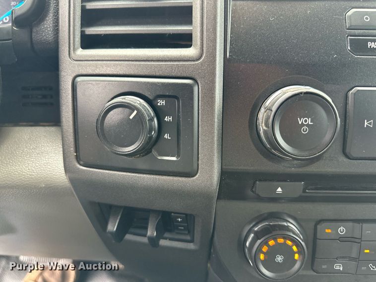 image for item KM9861 2018  Ford F350 Super Duty  SuperCab utility bed pickup truck