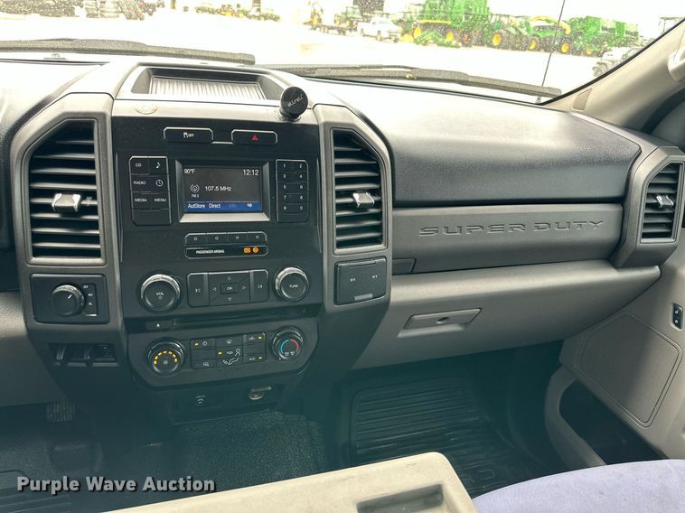 image for item KM9861 2018  Ford F350 Super Duty  SuperCab utility bed pickup truck