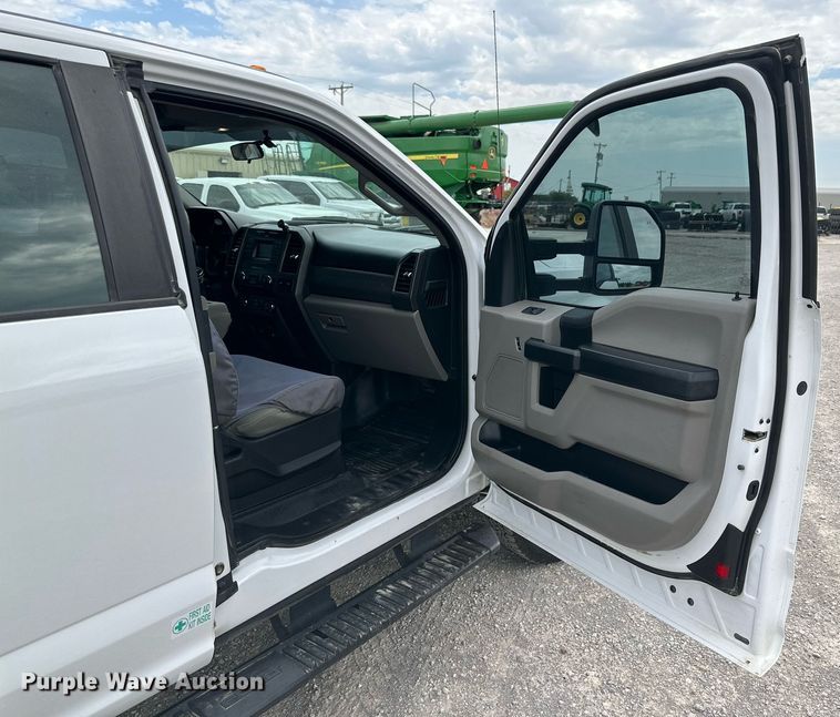 image for item KM9861 2018  Ford F350 Super Duty  SuperCab utility bed pickup truck