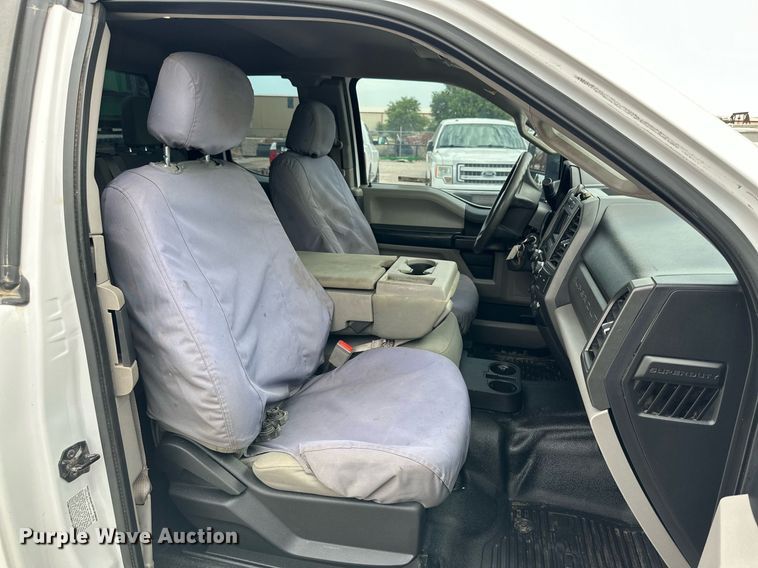 image for item KM9861 2018  Ford F350 Super Duty  SuperCab utility bed pickup truck