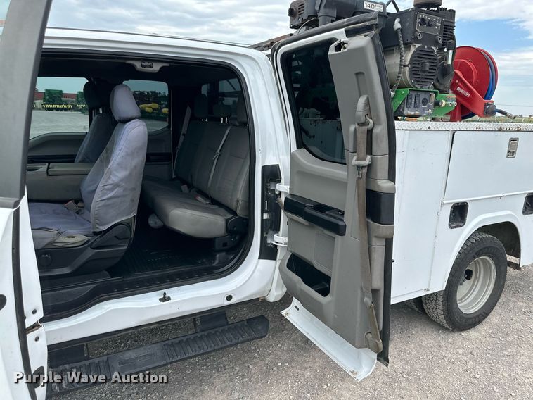 image for item KM9861 2018  Ford F350 Super Duty  SuperCab utility bed pickup truck