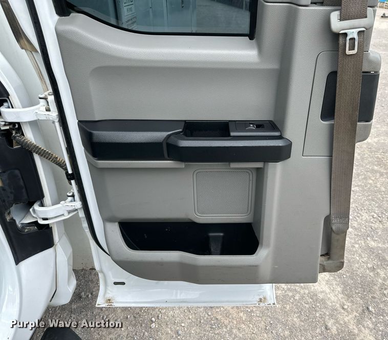 image for item KM9861 2018  Ford F350 Super Duty  SuperCab utility bed pickup truck