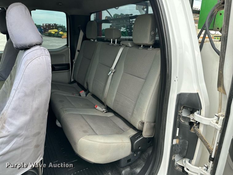 image for item KM9861 2018  Ford F350 Super Duty  SuperCab utility bed pickup truck