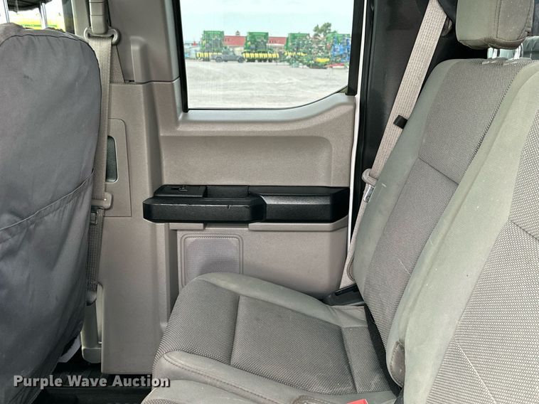 image for item KM9861 2018  Ford F350 Super Duty  SuperCab utility bed pickup truck