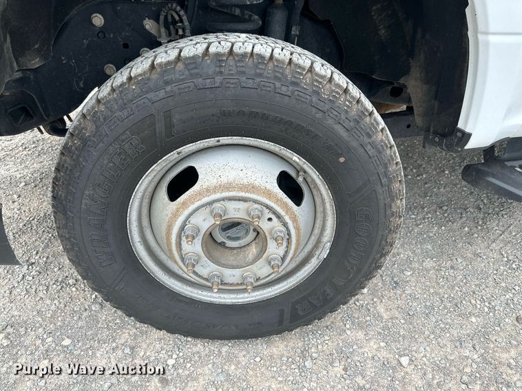 image for item KM9861 2018  Ford F350 Super Duty  SuperCab utility bed pickup truck