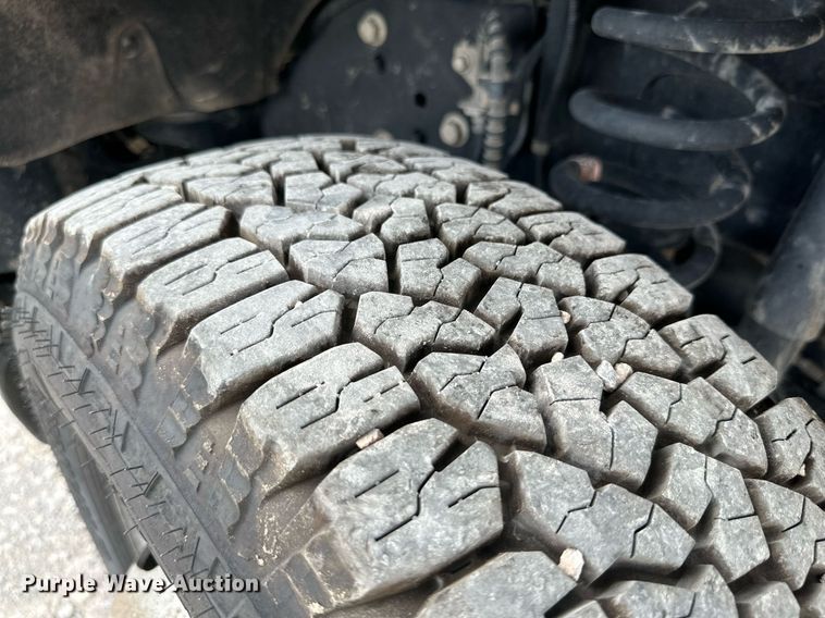 image for item KM9861 2018  Ford F350 Super Duty  SuperCab utility bed pickup truck