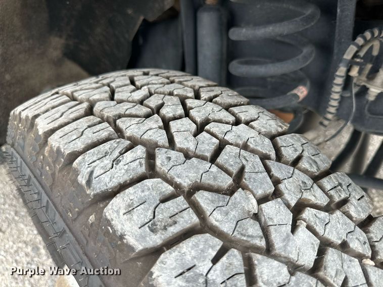 image for item KM9861 2018  Ford F350 Super Duty  SuperCab utility bed pickup truck