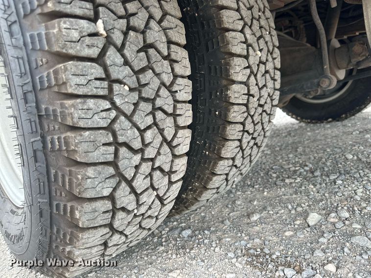 image for item KM9861 2018  Ford F350 Super Duty  SuperCab utility bed pickup truck