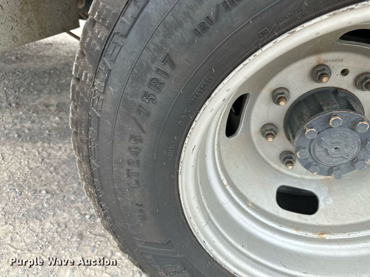 image for item KM9861 2018  Ford F350 Super Duty  SuperCab utility bed pickup truck