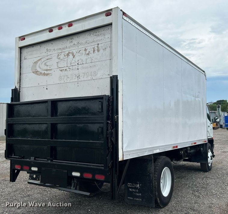 image for item KW9173 2007 Mitsubishi FUSO  box truck