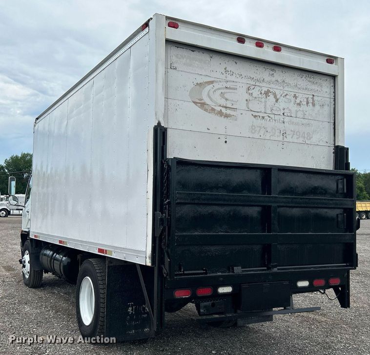 image for item KW9173 2007 Mitsubishi FUSO  box truck