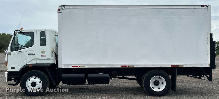 image for item KW9173 2007 Mitsubishi FUSO  box truck