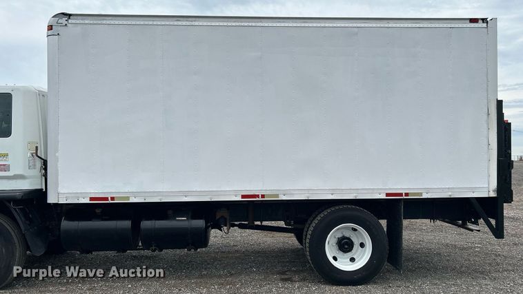 image for item KW9173 2007 Mitsubishi FUSO  box truck