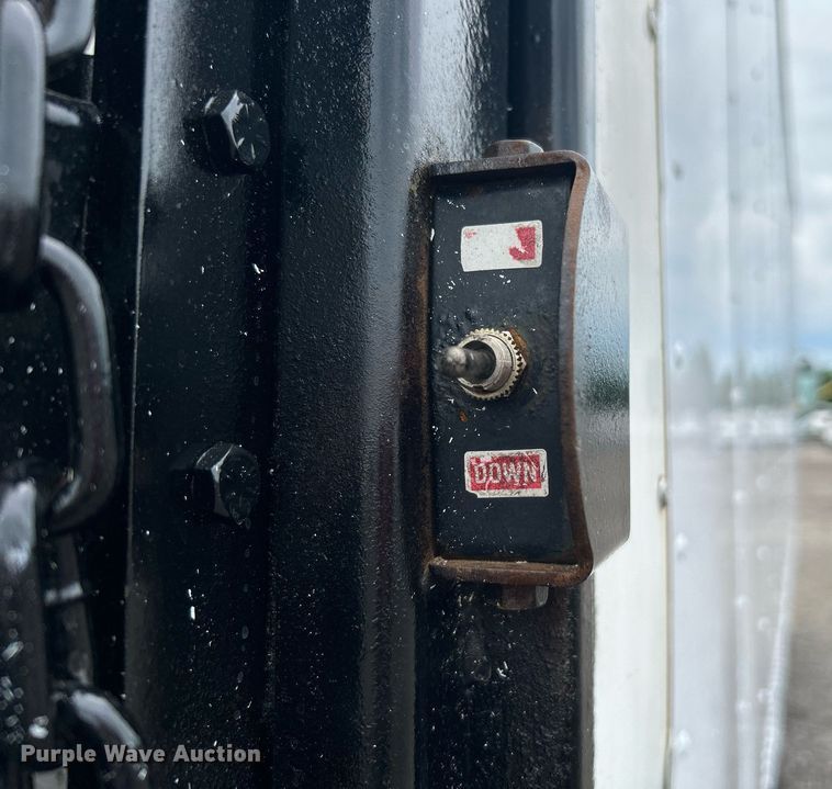 image for item KW9173 2007 Mitsubishi FUSO  box truck