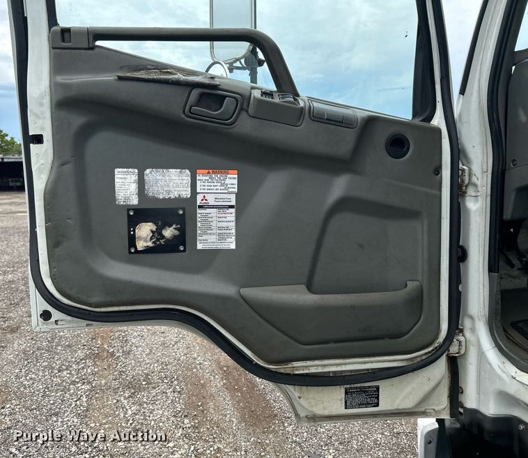 image for item KW9173 2007 Mitsubishi FUSO  box truck