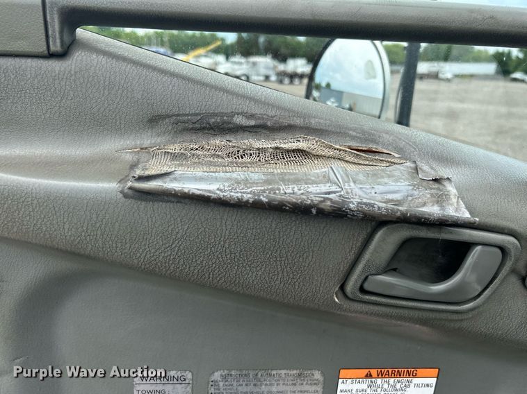 image for item KW9173 2007 Mitsubishi FUSO  box truck