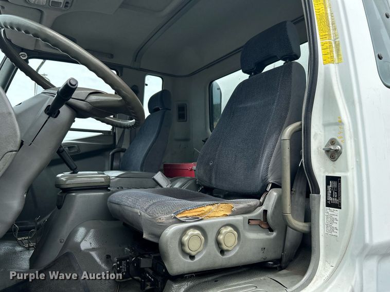 image for item KW9173 2007 Mitsubishi FUSO  box truck