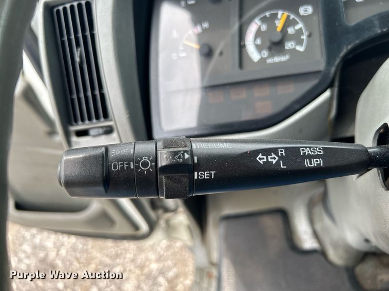 image for item KW9173 2007 Mitsubishi FUSO  box truck