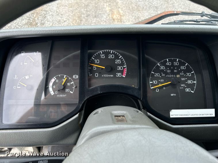 image for item KW9173 2007 Mitsubishi FUSO  box truck