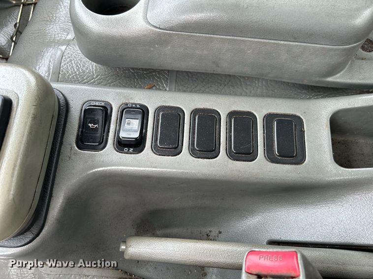 image for item KW9173 2007 Mitsubishi FUSO  box truck