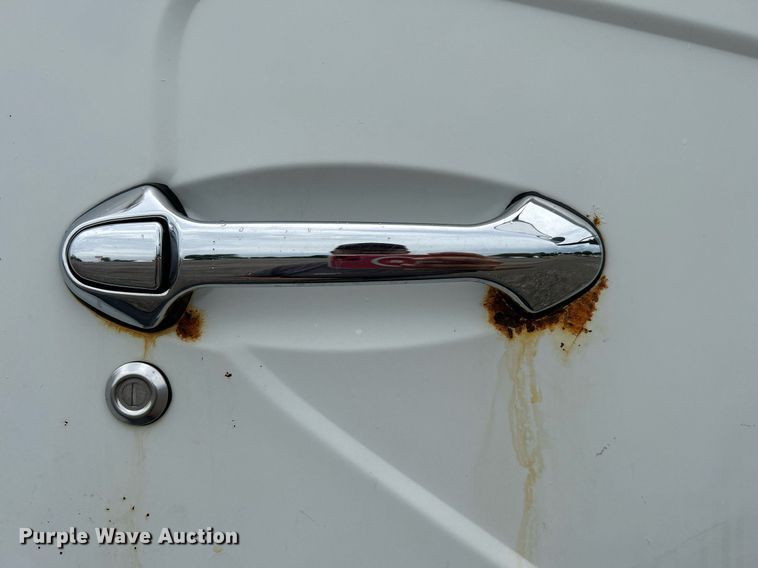 image for item KW9173 2007 Mitsubishi FUSO  box truck