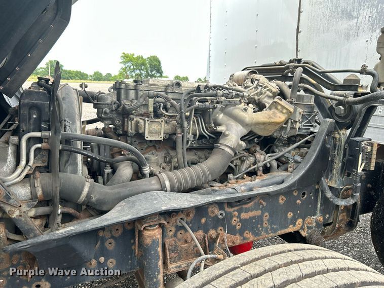 image for item KW9173 2007 Mitsubishi FUSO  box truck