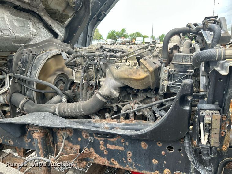 image for item KW9173 2007 Mitsubishi FUSO  box truck