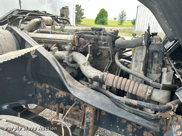 image for item KW9173 2007 Mitsubishi FUSO  box truck