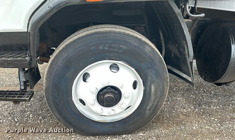 image for item KW9173 2007 Mitsubishi FUSO  box truck