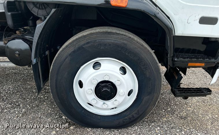 image for item KW9173 2007 Mitsubishi FUSO  box truck