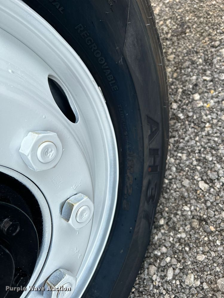 image for item KW9173 2007 Mitsubishi FUSO  box truck